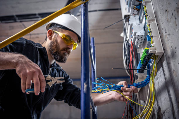 Best Licensed Electrician  in Yellville, AR